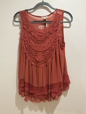 Crochet Sleeveless Blouse in mauve